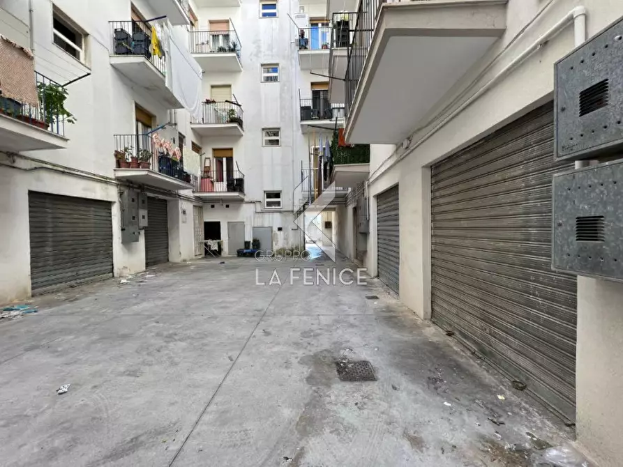 Immagine 3 di Garage in vendita  in via elio vittorini,18 a Martina Franca