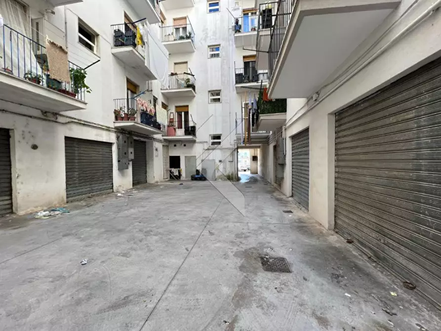 Immagine 8 di Garage in vendita  in via elio vittorini,18 a Martina Franca