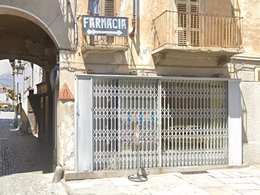 Immagine 1 di Negozio in vendita  in Piazza Boetto 1 a Cuorgne'