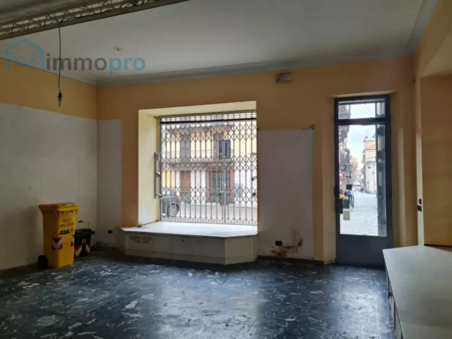 Immagine 3 di Negozio in vendita  in Piazza Boetto 1 a Cuorgnè