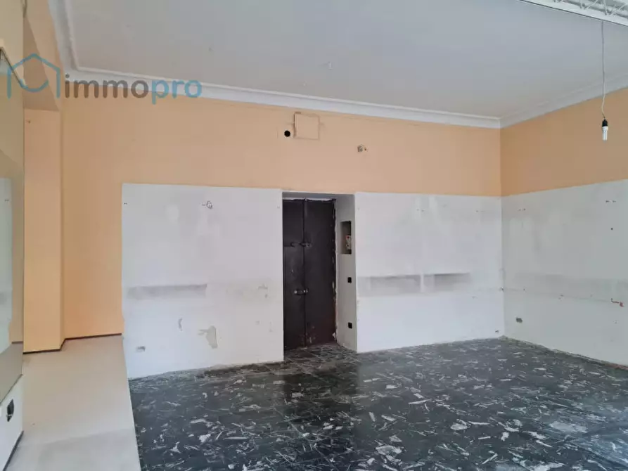 Immagine 10 di Negozio in vendita  in Piazza Boetto 1 a Cuorgnè