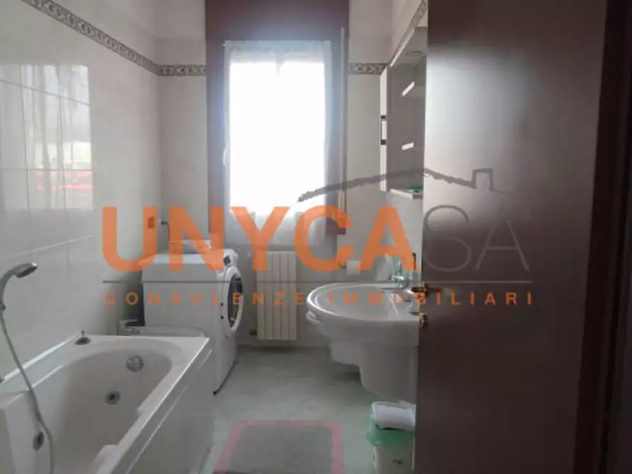 Immagine 8 di Appartamento in affitto  a Verona