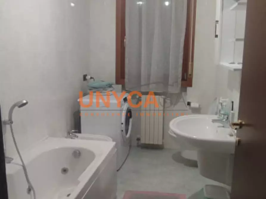 Immagine 11 di Appartamento in affitto  a Verona