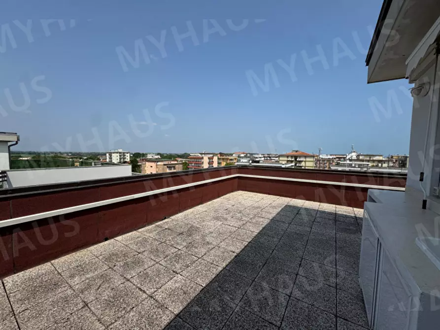 Immagine 11 di Appartamento in vendita  in Viale Raffaello Sanzio 36 a Cesenatico