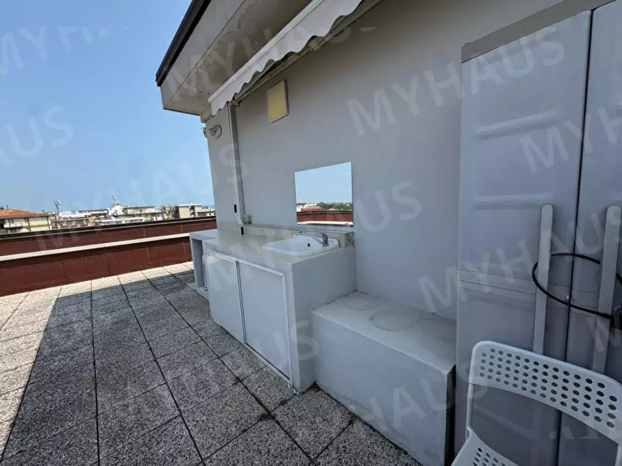 Immagine 13 di Appartamento in vendita  in Viale Raffaello Sanzio 36 a Cesenatico