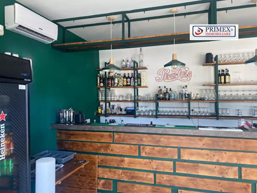 Immagine 3 di Negozio in vendita  in Largo Benito Jacovitti a Roma