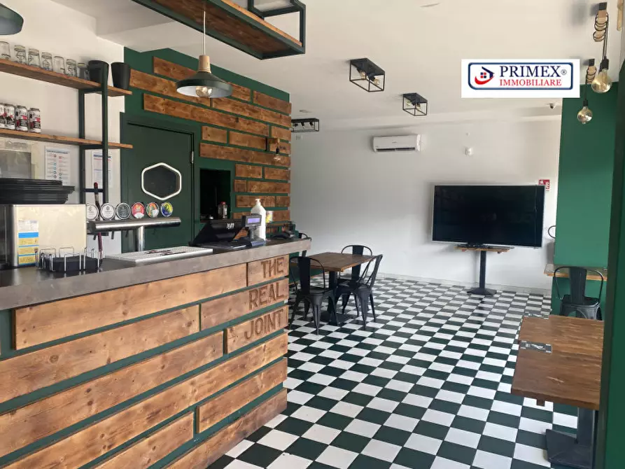 Immagine 4 di Negozio in vendita  in Largo Benito Jacovitti a Roma