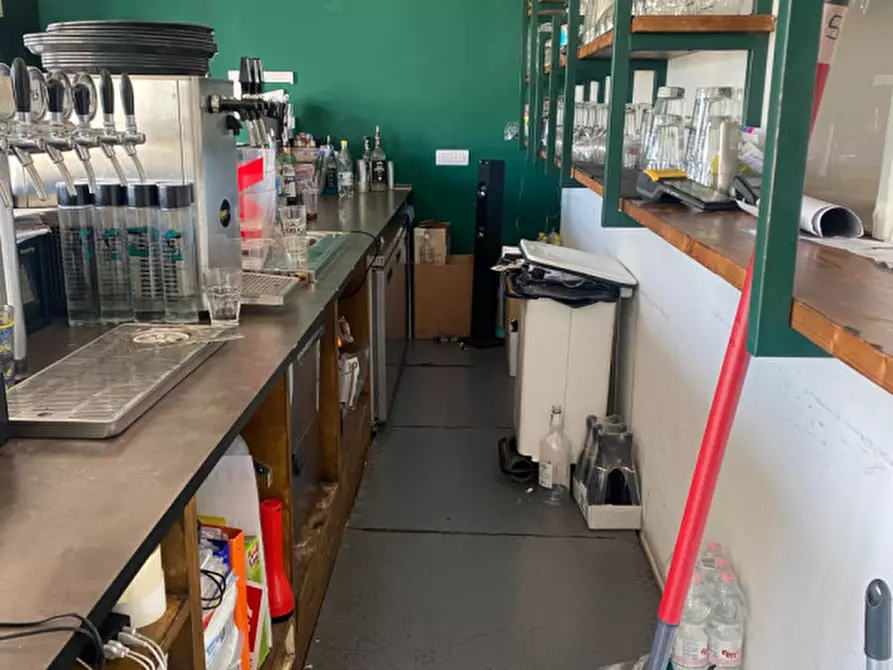 Immagine 11 di Negozio in vendita  in Largo Benito Jacovitti a Roma