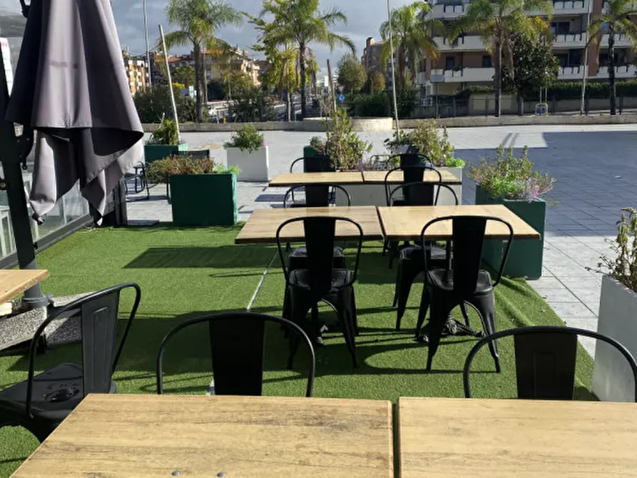 Immagine 17 di Negozio in vendita  in Largo Benito Jacovitti a Roma