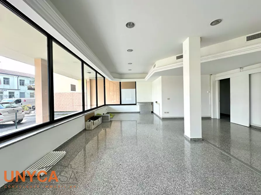 Immagine 1 di Negozio in affitto  in Via Roma a Selvazzano Dentro