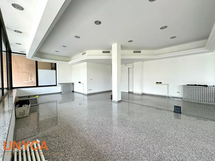 Immagine 4 di Negozio in affitto  in Via Roma a Selvazzano Dentro