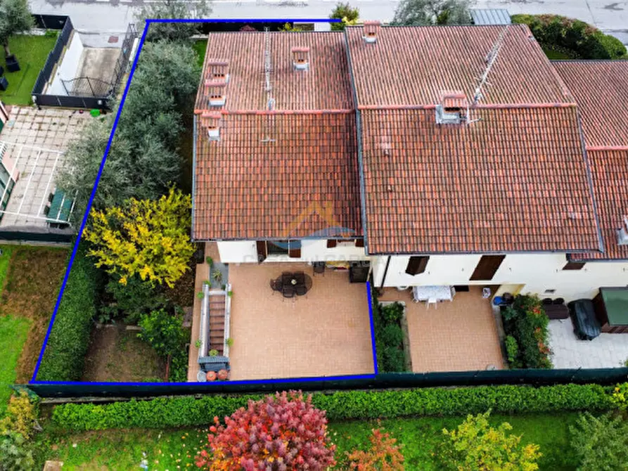 Immagine 25 di Villetta a schiera in vendita  in Via Grezze a Desenzano Del Garda