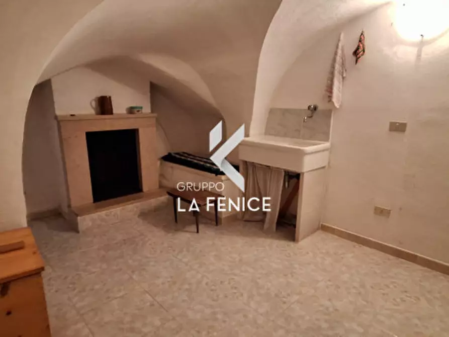 Immagine 26 di Casa indipendente in vendita  in via Vittorio Veneto a Locorotondo