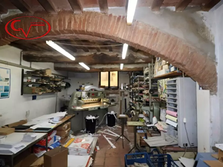 Immagine 10 di Negozio in vendita  a Montevarchi