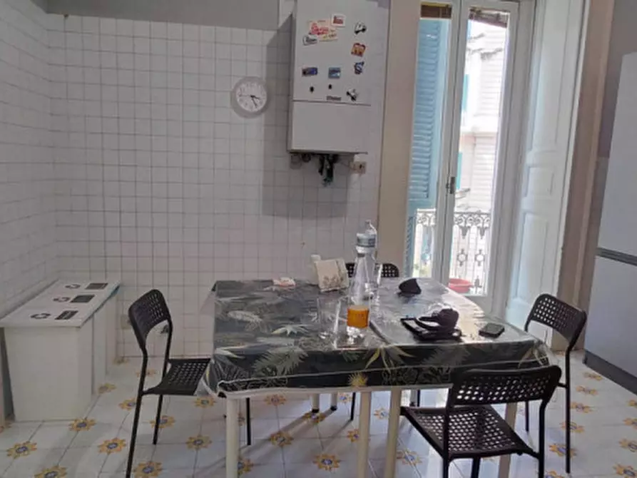 Immagine 35 di Appartamento in affitto  in Piazza Amedeo a Napoli