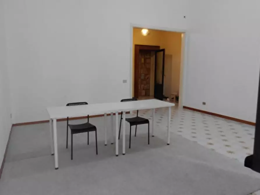 Immagine 38 di Appartamento in affitto  in Piazza Amedeo a Napoli