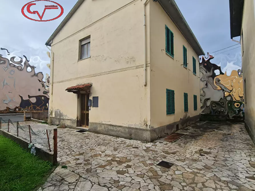 Immagine 1 di Appartamento in vendita  in Via Leona a Montevarchi