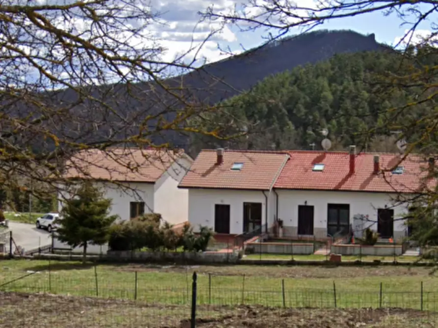 Immagine 6 di Villetta a schiera in vendita  in Via Roberto Rossellini a Vastogirardi