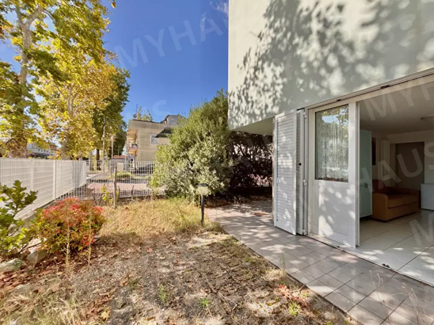 Immagine 1 di Appartamento in vendita  in Viale Andrea Mantegna, 11 a Cesenatico