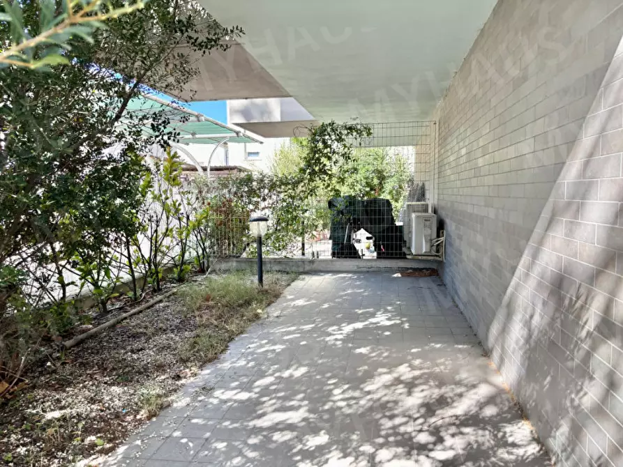 Immagine 18 di Appartamento in vendita  in Viale Andrea Mantegna, 11 a Cesenatico