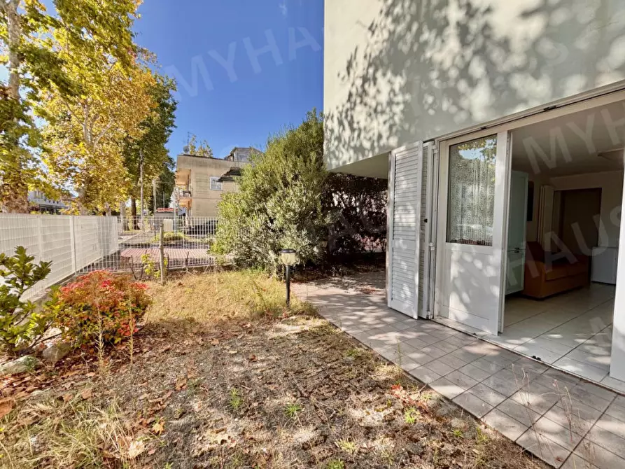 Immagine 21 di Appartamento in vendita  in Viale Andrea Mantegna, 11 a Cesenatico