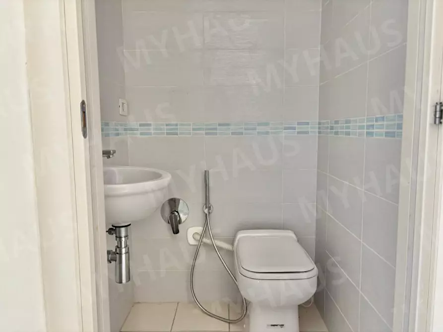 Immagine 29 di Appartamento in vendita  in Viale Andrea Mantegna, 11 a Cesenatico