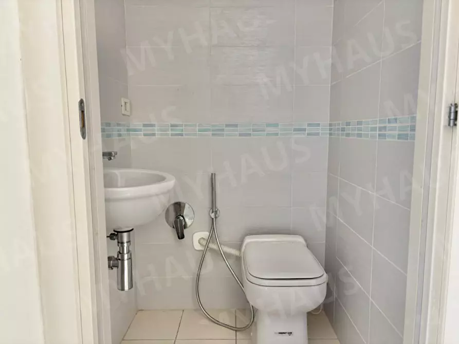 Immagine 30 di Appartamento in vendita  in Viale Andrea Mantegna, 11 a Cesenatico