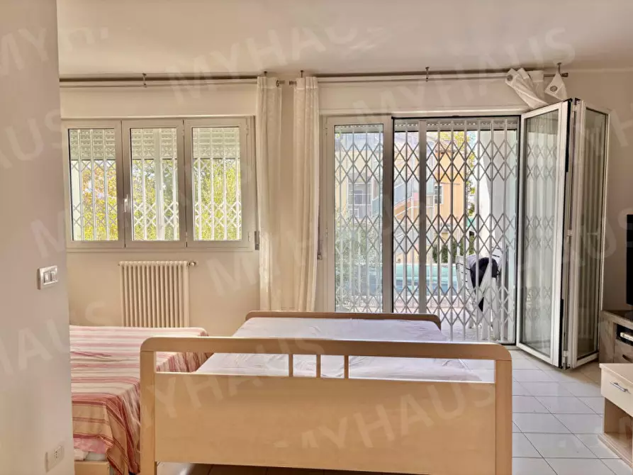 Immagine 32 di Appartamento in vendita  in Viale Andrea Mantegna, 11 a Cesenatico
