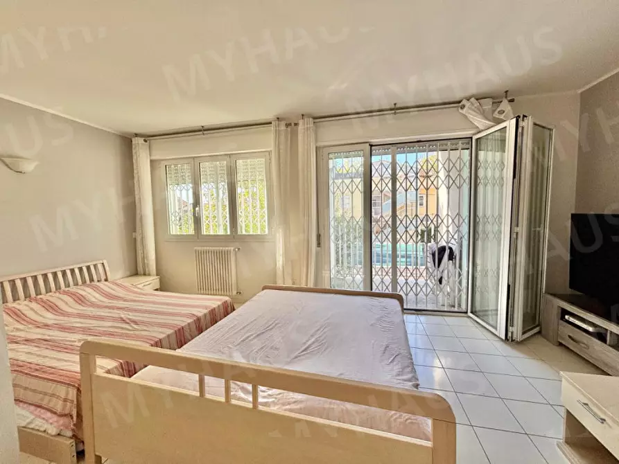 Immagine 33 di Appartamento in vendita  in Viale Andrea Mantegna, 11 a Cesenatico