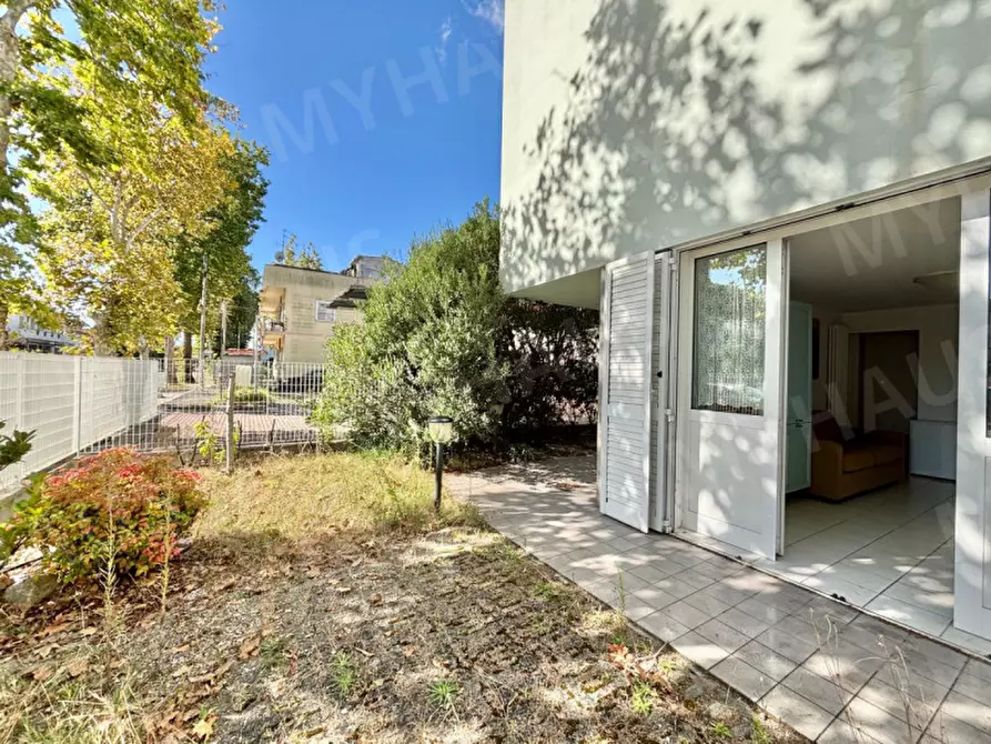 Immagine 35 di Appartamento in vendita  in Viale Andrea Mantegna, 11 a Cesenatico