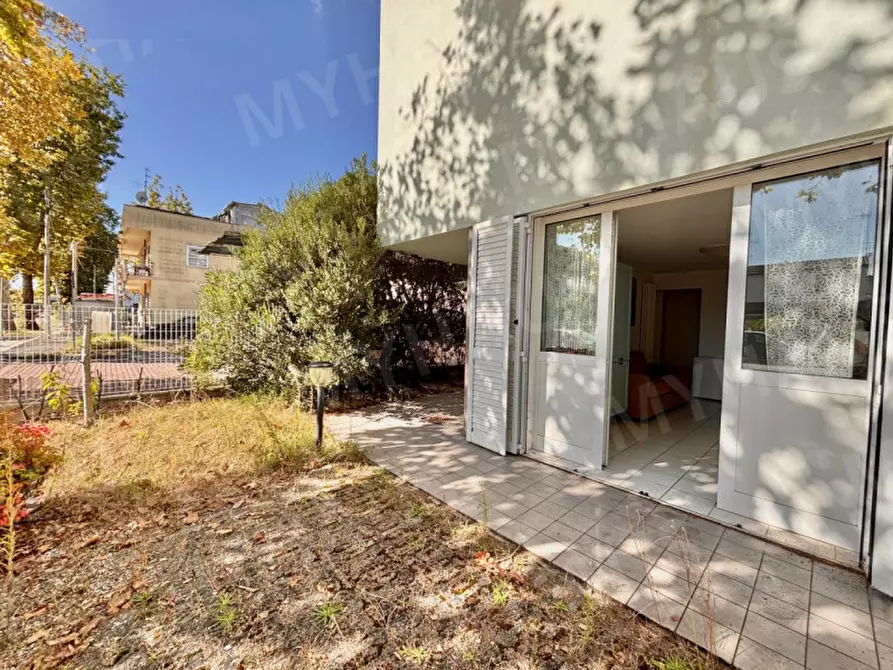 Immagine 39 di Appartamento in vendita  in Viale Andrea Mantegna, 11 a Cesenatico