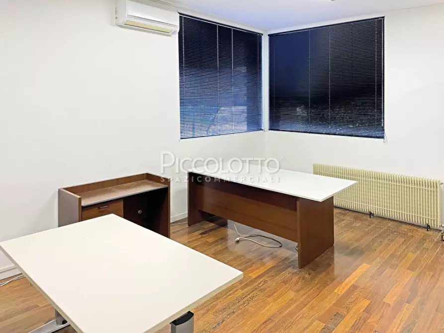 Immagine 5 di Ufficio in vendita  in via Monte Pasubio a Montebelluna