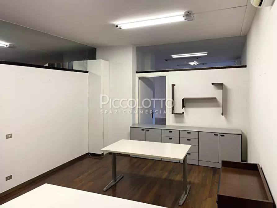 Immagine 6 di Ufficio in vendita  in via Monte Pasubio a Montebelluna