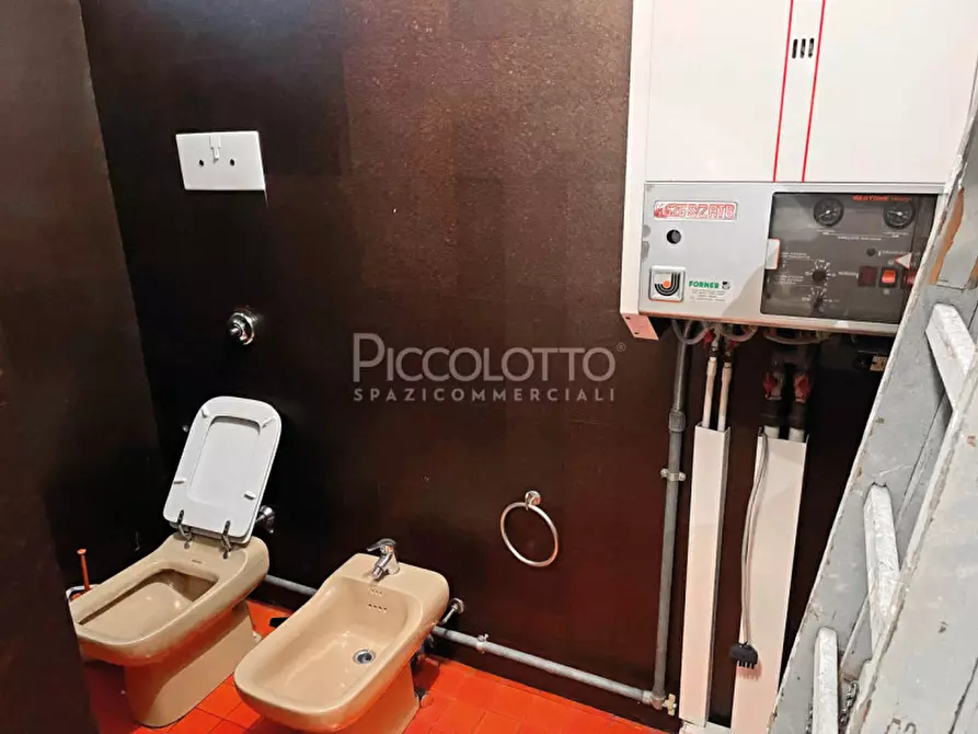 Immagine 11 di Ufficio in vendita  in via Monte Pasubio a Montebelluna