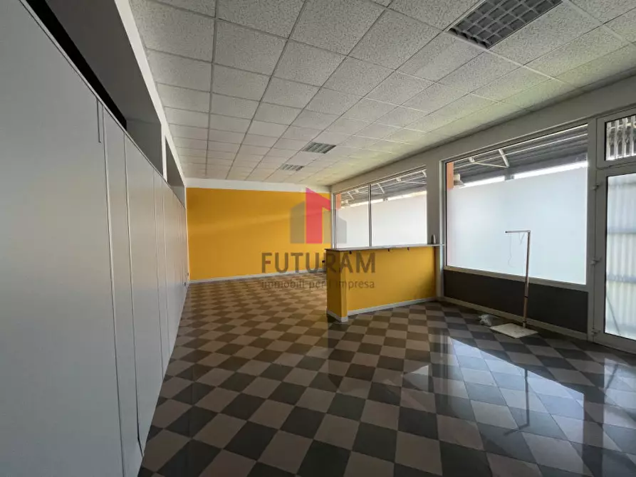 Immagine 1 di Negozio in affitto  in via del santo a Limena