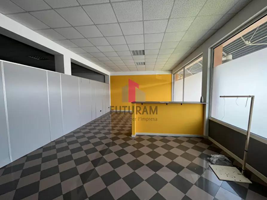 Immagine 4 di Negozio in affitto  in via del santo a Limena