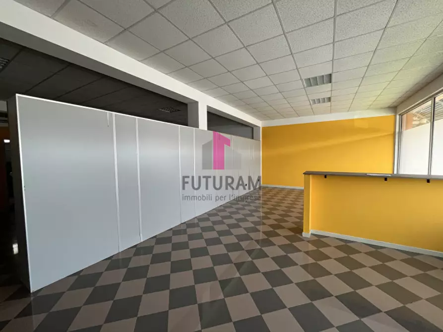 Immagine 5 di Negozio in affitto  in via del santo a Limena