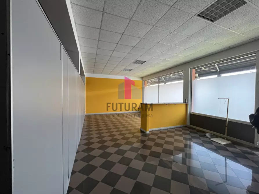 Immagine 6 di Negozio in affitto  in via del santo a Limena