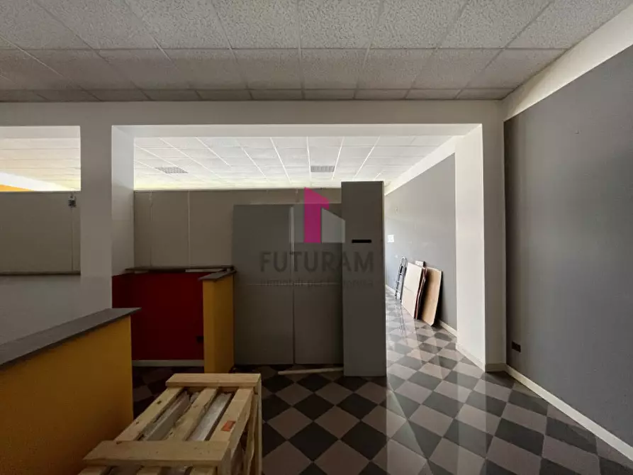 Immagine 11 di Negozio in affitto  in via del santo a Limena