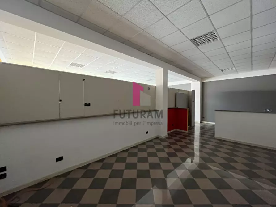 Immagine 13 di Negozio in affitto  in via del santo a Limena