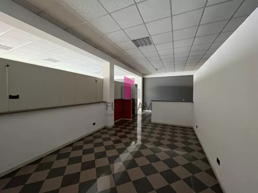 Immagine 14 di Negozio in affitto  in via del santo a Limena