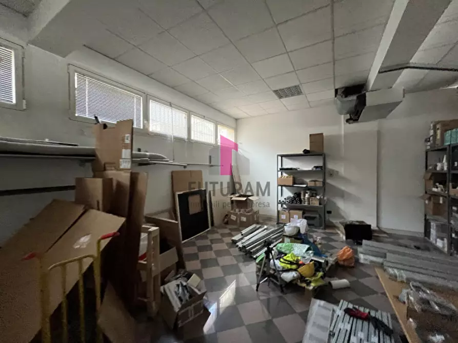 Immagine 15 di Negozio in affitto  in via del santo a Limena