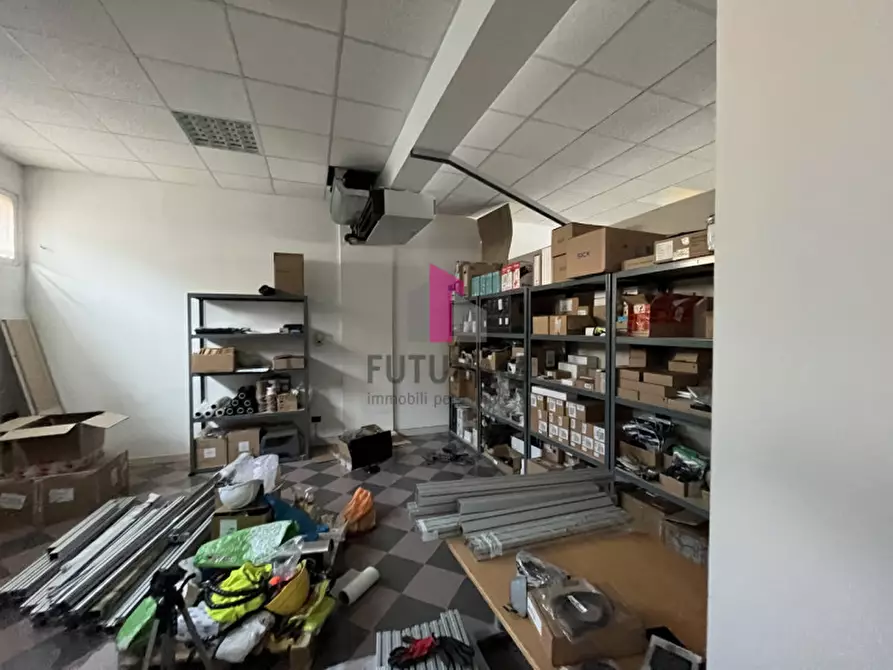 Immagine 16 di Negozio in affitto  in via del santo a Limena