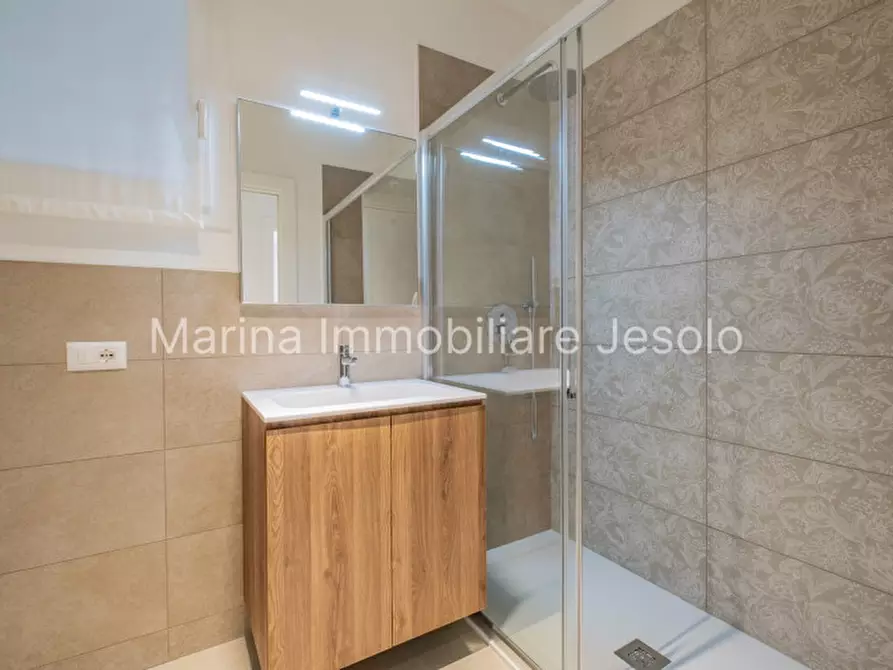 Immagine 22 di Appartamento in vendita  in VIA CEOLOTTO a Jesolo