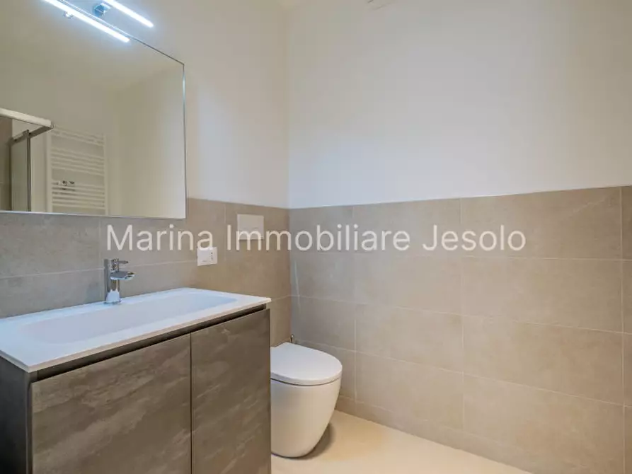 Immagine 23 di Appartamento in vendita  in VIA CEOLOTTO a Jesolo