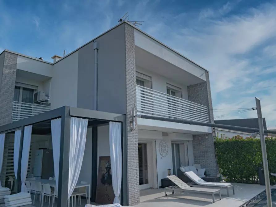 Immagine 3 di Villa in vendita  in VIA CARDUCCI a Albignasego