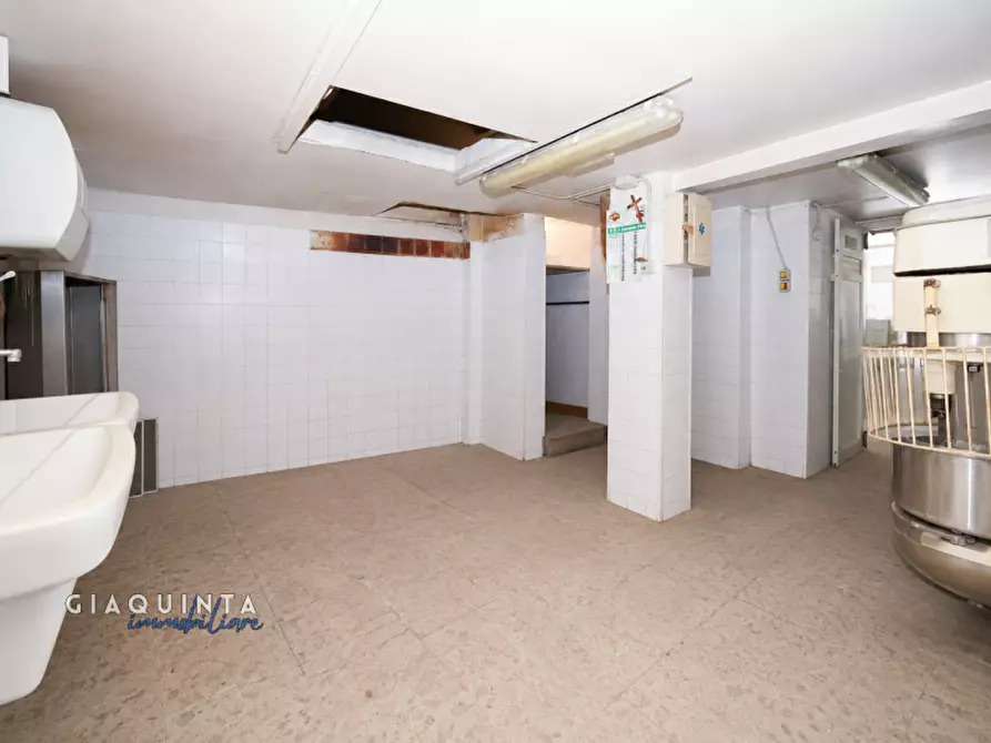 Immagine 3 di Negozio in vendita  in via Vittorio Emanuele n.28 a Palagonia