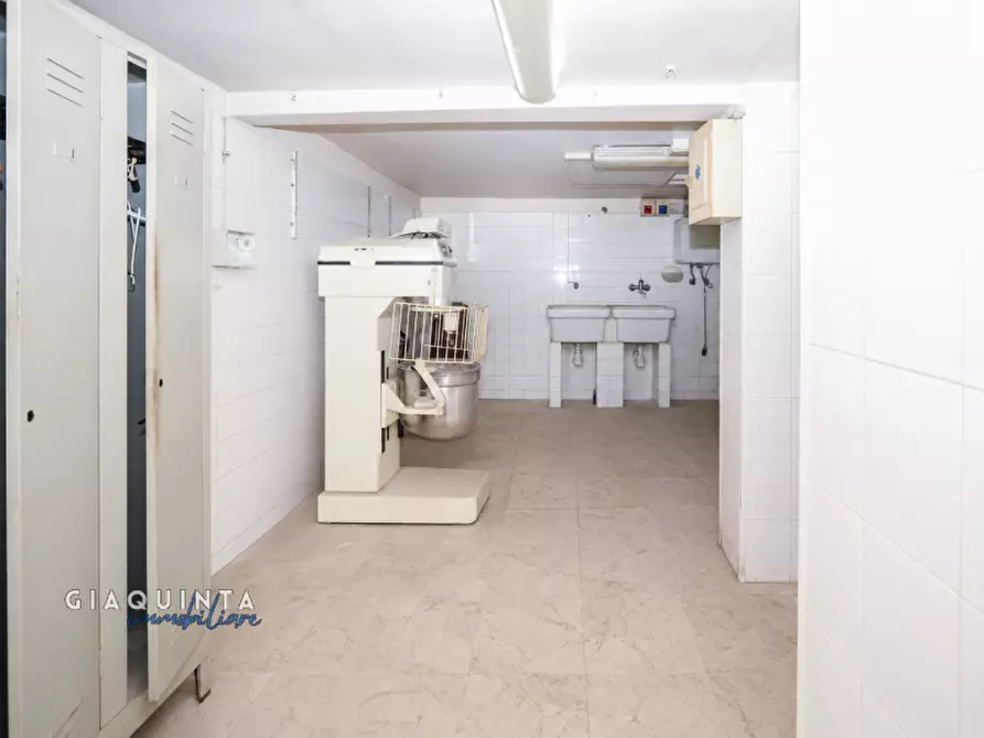 Immagine 4 di Negozio in vendita  in via Vittorio Emanuele n.28 a Palagonia