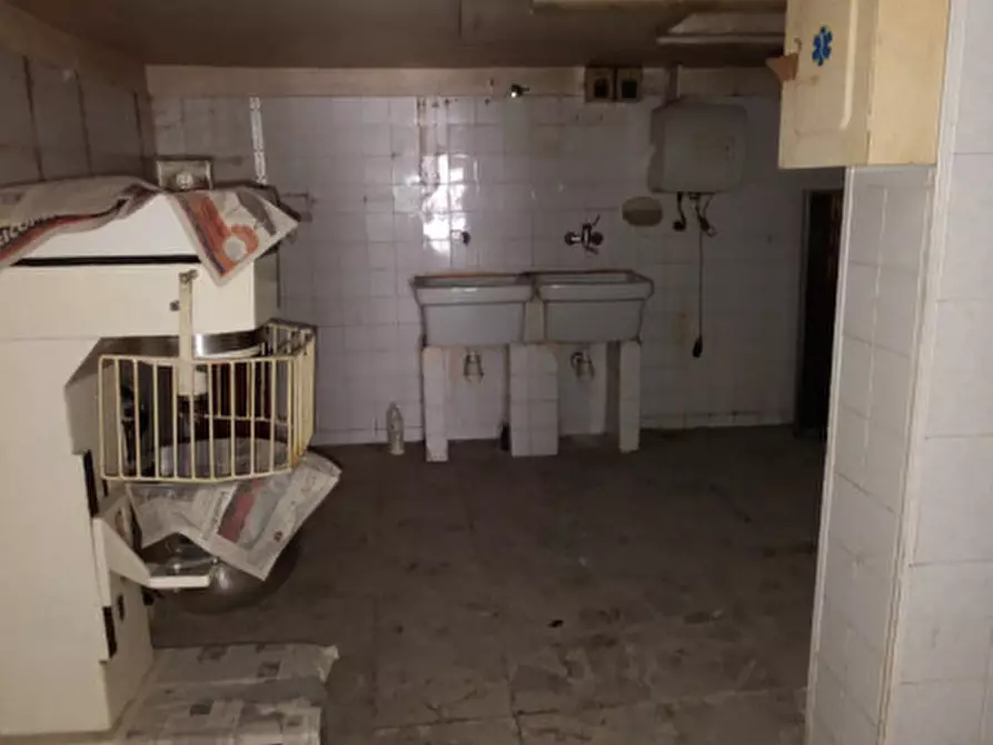 Immagine 5 di Negozio in vendita  in via Vittorio Emanuele n.28 a Palagonia