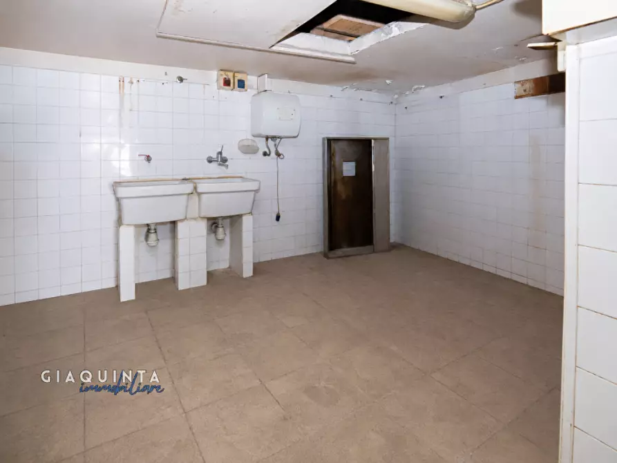 Immagine 9 di Negozio in vendita  in via Vittorio Emanuele n.28 a Palagonia
